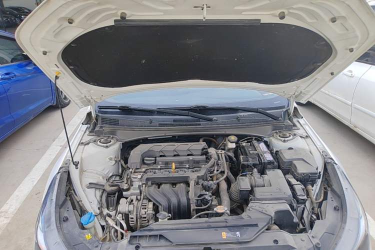 Used Hyundai Elantra 2021 1.5L CVT GLX Elite Edition Engine Bay