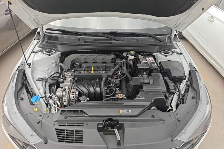 Used Hyundai Elantra 2021 1.5L CVT LUX Prestige Edition Engine Bay