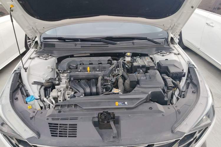 Used Hyundai Elantra 2021 1.5L CVT LUX Prestige Edition Engine Bay