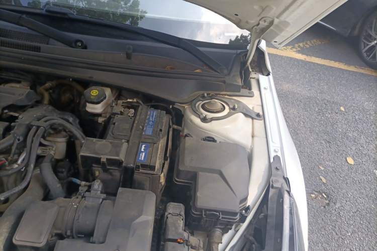 Used Hyundai Elantra 2021 1.5L CVT LUX Prestige Edition Engine Bay Left