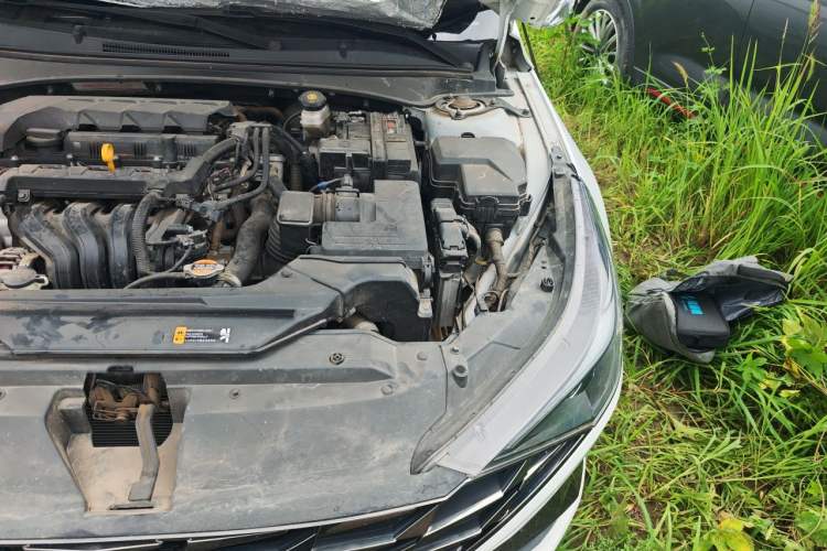 Used Hyundai Elantra 2021 1.5L CVT LUX Prestige Edition Engine Bay Left