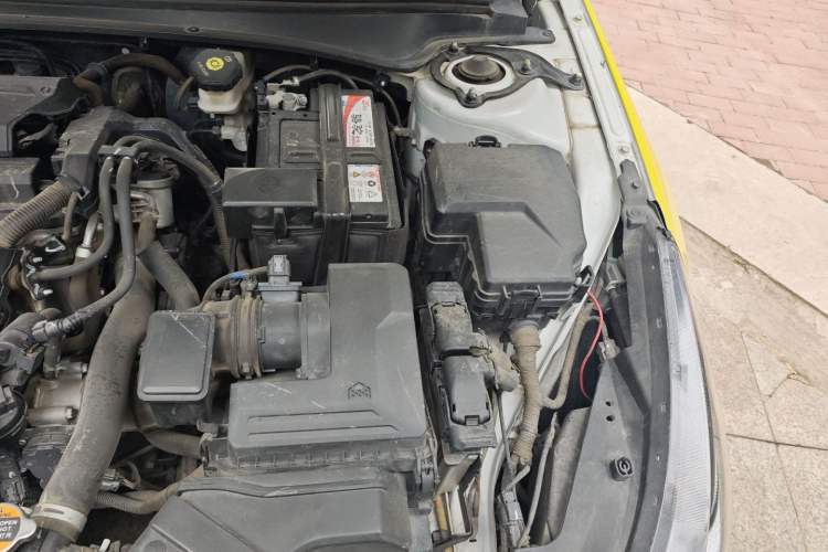 Used Hyundai Elantra 2021 1.5L CVT LUX Prestige Edition Engine Bay Left
