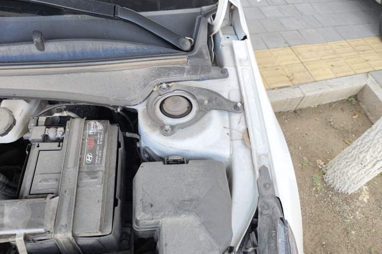 Used Hyundai Elantra 2021 1.5L CVT LUX Prestige Edition Engine Bay Left