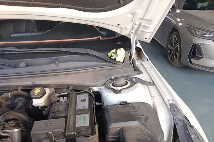 Used Hyundai Elantra 2021 1.5L CVT GLX Elite Edition Engine Bay Left