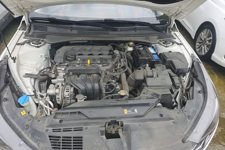 Used Hyundai Elantra 2021 1.5L CVT LUX Prestige Edition Engine Bay
