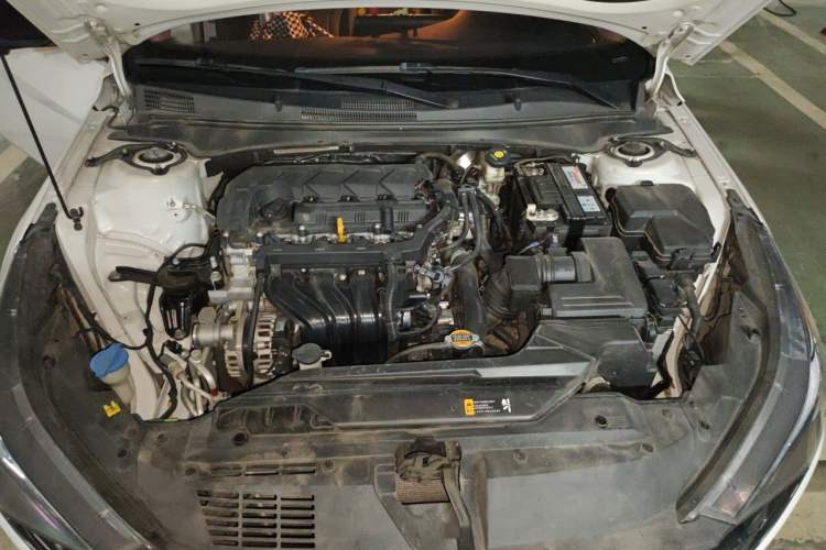 Used Hyundai Elantra 2021 1.5L CVT LUX Prestige Edition Engine Bay