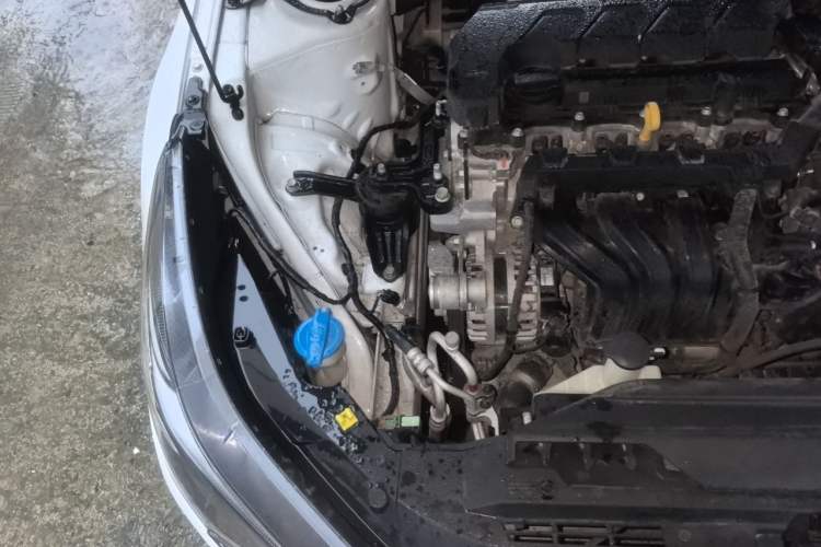 Used Hyundai Elantra 2021 1.5L CVT GLX Elite Edition Engine Bay Right