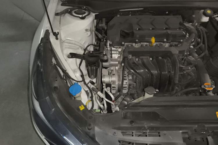 Used Hyundai Elantra 2021 1.5L CVT LUX Prestige Edition Engine Bay Right