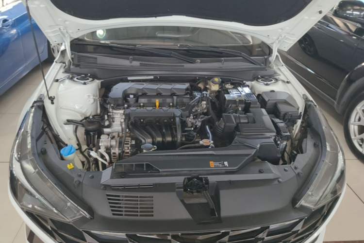 Used Hyundai Elantra 2021 1.5L CVT LUX Prestige Edition Engine Bay