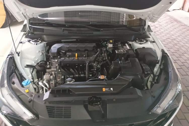 Used Hyundai Elantra 2021 1.5L CVT LUX Prestige Edition Engine Bay