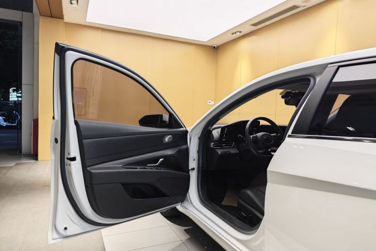 Used Hyundai Elantra 2021 1.5L CVT LUX Prestige Edition Exterior 1