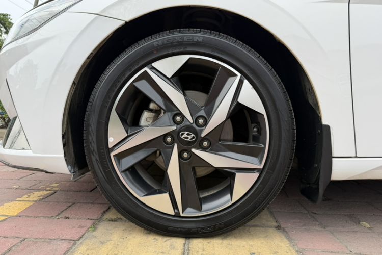 Used Hyundai Elantra 2021 1.5L CVT LUX Prestige Edition Exterior 1
