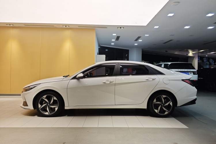 Used Hyundai Elantra 2021 1.5L CVT LUX Prestige Edition Exterior 2