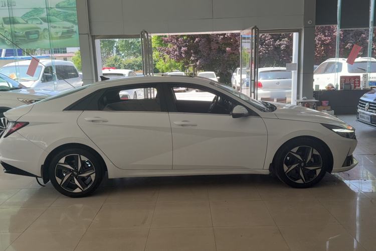 Used Hyundai Elantra 2021 1.5L CVT LUX Prestige Edition Exterior 2