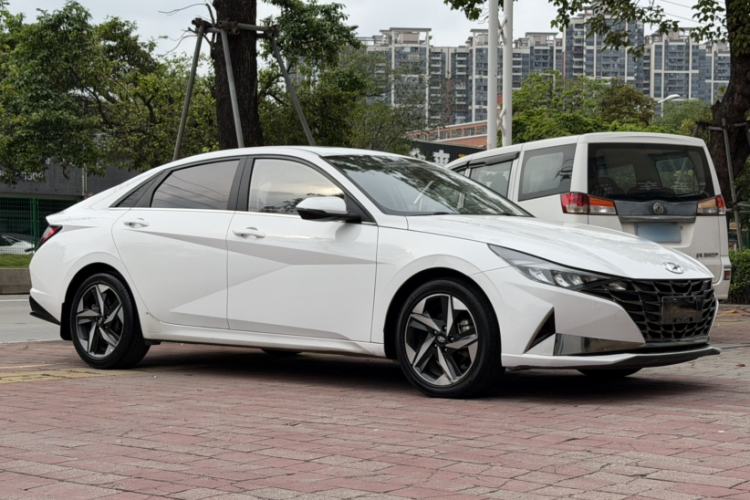 Used Hyundai Elantra 2021 1.5L CVT LUX Prestige Edition Exterior 2