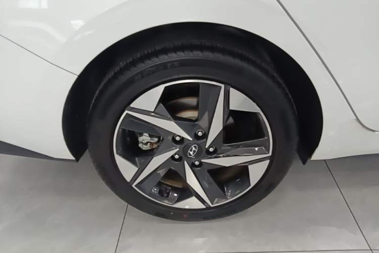 Used Hyundai Elantra 2021 1.5L CVT GLX Elite Edition Exterior 2