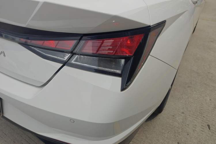 Used Hyundai Elantra 2021 1.5L CVT GLX Elite Edition Exterior 3