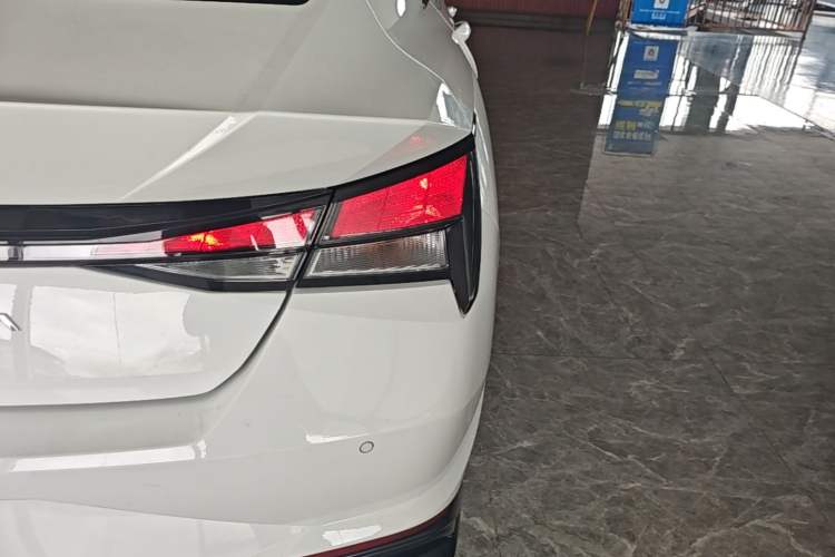 Used Hyundai Elantra 2021 1.5L CVT GLX Elite Edition Exterior 3