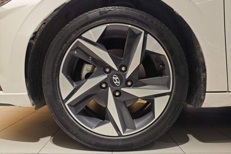 Used Hyundai Elantra 2021 1.5L CVT LUX Prestige Edition Exterior 3