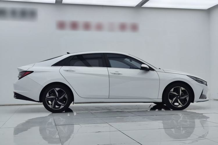 Used Hyundai Elantra 2021 1.5L CVT LUX Prestige Edition Exterior 3