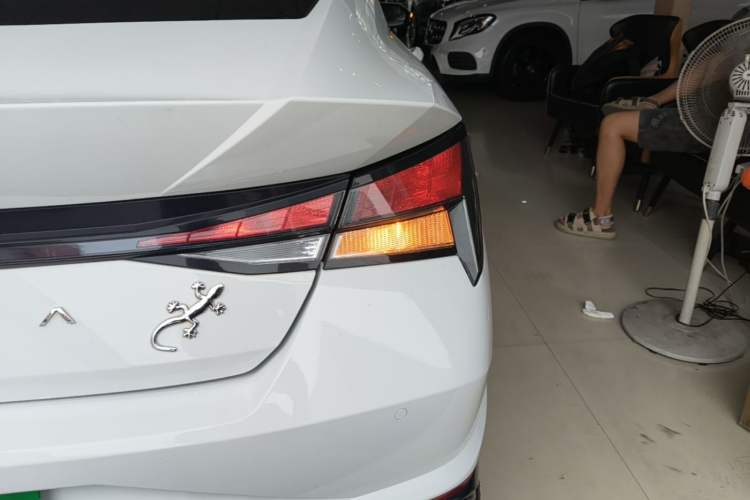 Used Hyundai Elantra 2021 1.5L CVT GLX Elite Edition Exterior 3