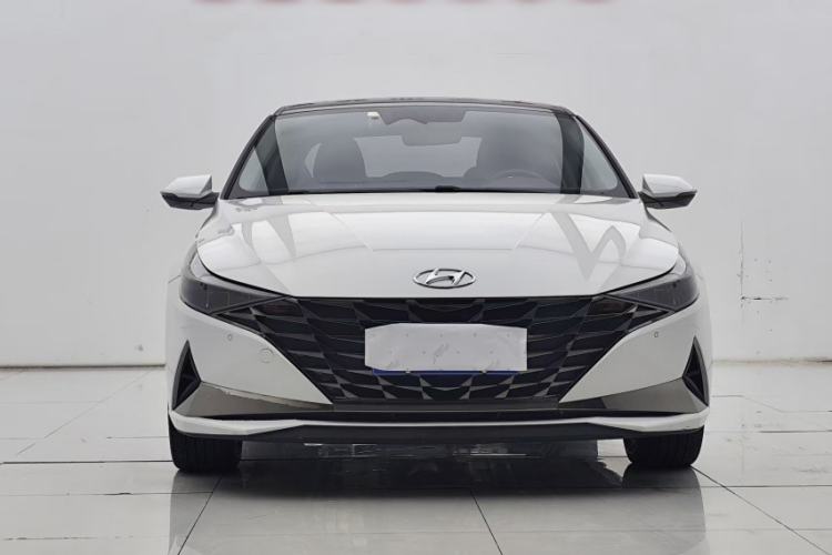 Used Hyundai Elantra 2021 1.5L CVT LUX Prestige Edition Exterior 4
