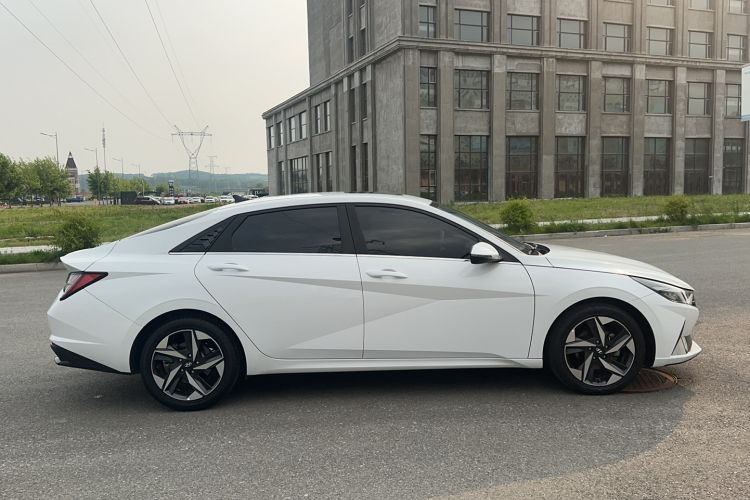 Used Hyundai Elantra 2021 1.5L CVT LUX Prestige Edition Exterior 4
