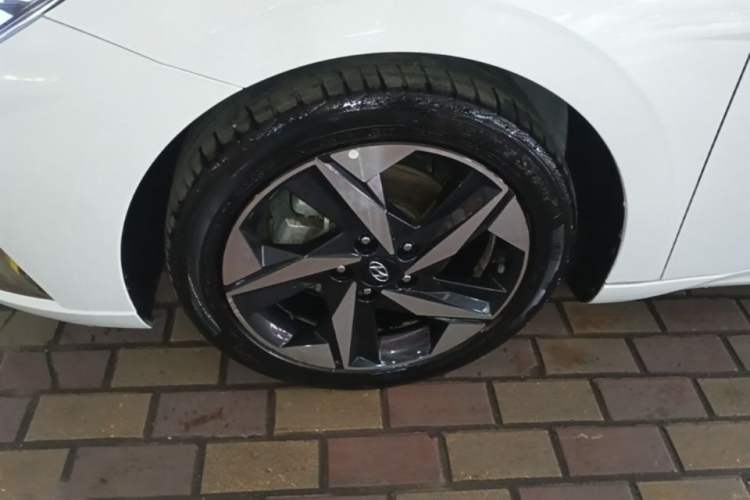Used Hyundai Elantra 2021 1.5L CVT LUX Prestige Edition Exterior 4