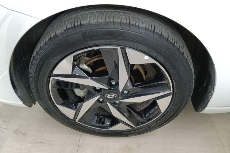 Used Hyundai Elantra 2021 1.5L CVT LUX Prestige Edition Exterior 4