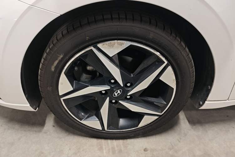 Used Hyundai Elantra 2021 1.5L CVT LUX Prestige Edition Exterior 4