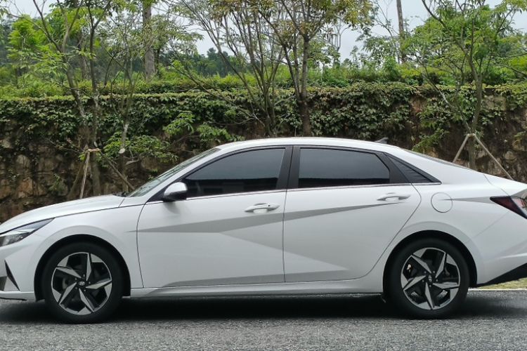 Used Hyundai Elantra 2021 1.5L CVT GLX Elite Edition Exterior 5