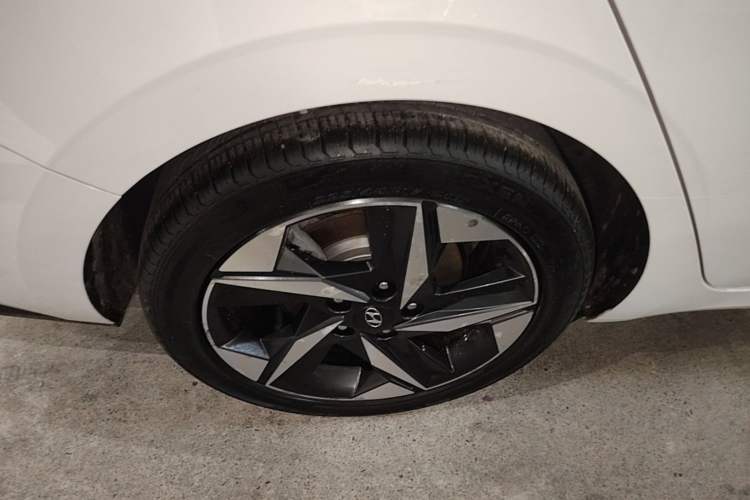 Used Hyundai Elantra 2021 1.5L CVT LUX Prestige Edition Exterior 5