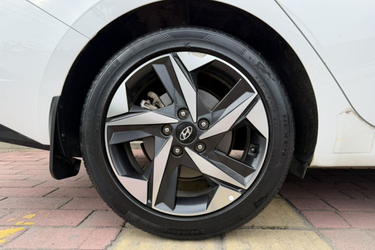 Used Hyundai Elantra 2021 1.5L CVT LUX Prestige Edition Exterior 5