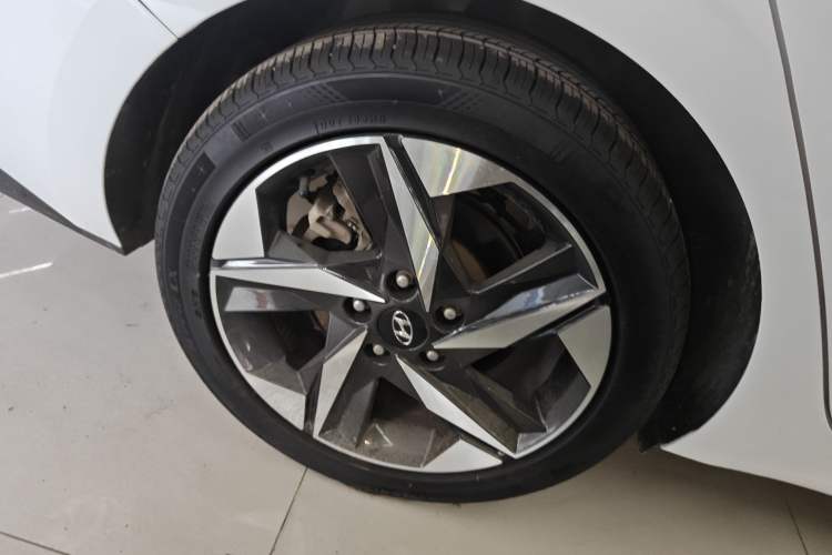 Used Hyundai Elantra 2021 1.5L CVT GLX Elite Edition Exterior 5