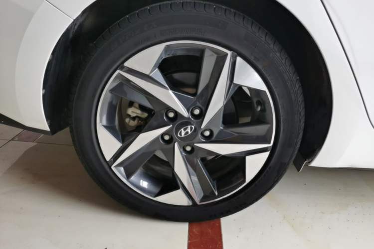 Used Hyundai Elantra 2021 1.5L CVT LUX Prestige Edition Exterior 5