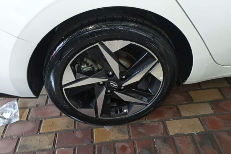 Used Hyundai Elantra 2021 1.5L CVT LUX Prestige Edition Exterior 5