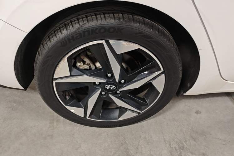 Used Hyundai Elantra 2021 1.5L CVT LUX Prestige Edition Exterior 5
