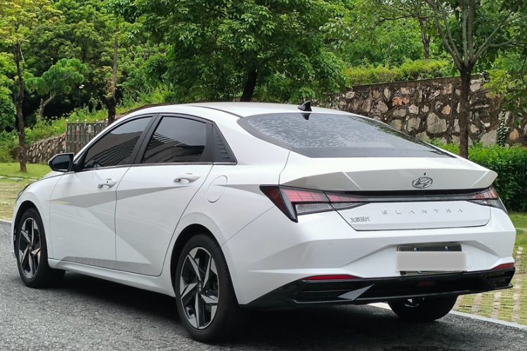Used Hyundai Elantra 2021 1.5L CVT GLX Elite Edition Exterior 6