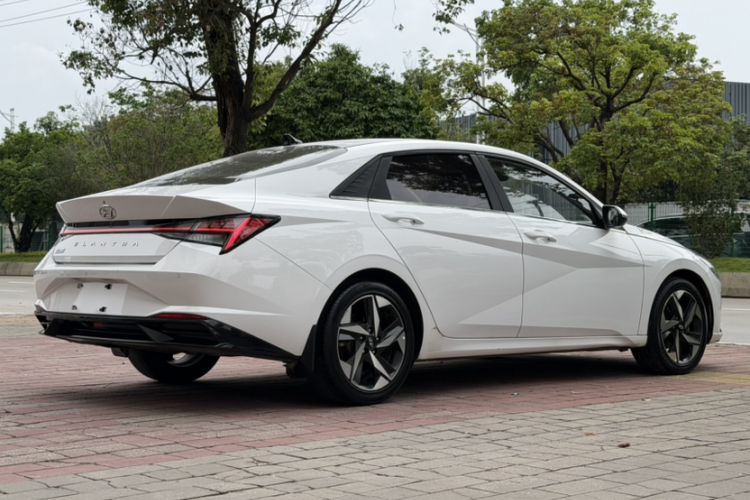 Used Hyundai Elantra 2021 1.5L CVT LUX Prestige Edition Exterior 7