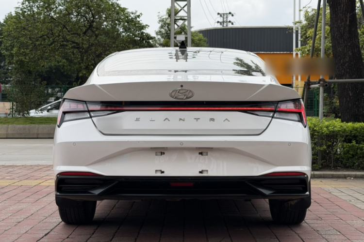 Used Hyundai Elantra 2021 1.5L CVT LUX Prestige Edition Exterior 8