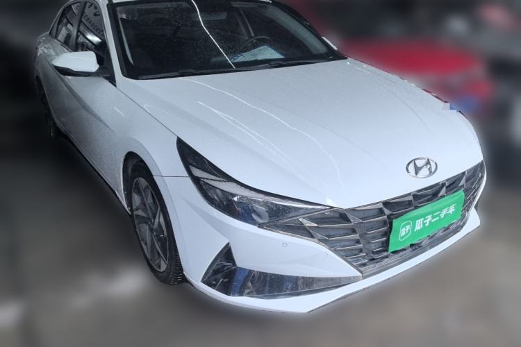 Used Hyundai Elantra 2021 1.5L CVT GLX Elite Edition Front Right 45 Deg