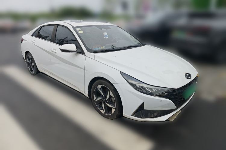 Used Hyundai Elantra 2021 1.5L CVT LUX Prestige Edition Front Right 45 Deg