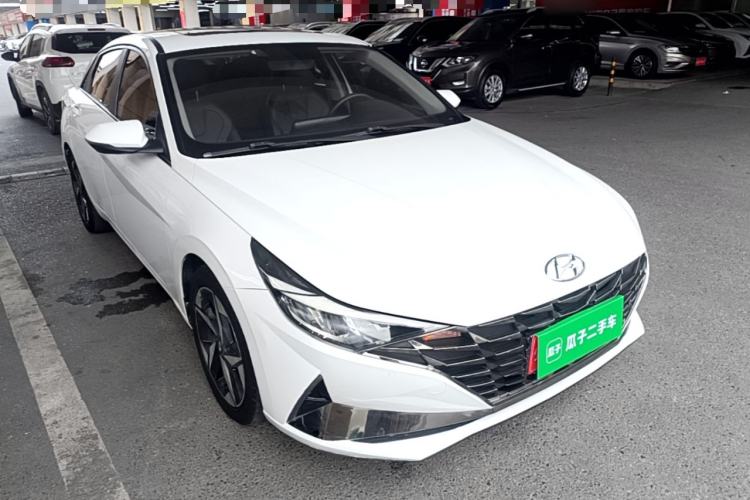 Used Hyundai Elantra 2021 1.5L CVT GLX Elite Edition Front Right 45 Deg