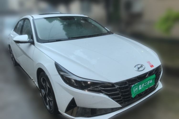 Used Hyundai Elantra 2021 1.5L CVT GLX Elite Edition Front Right 45 Deg