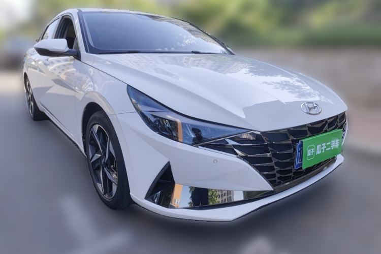 Used Hyundai Elantra 2021 1.5L CVT GLX Elite Edition Front Right 45 Deg