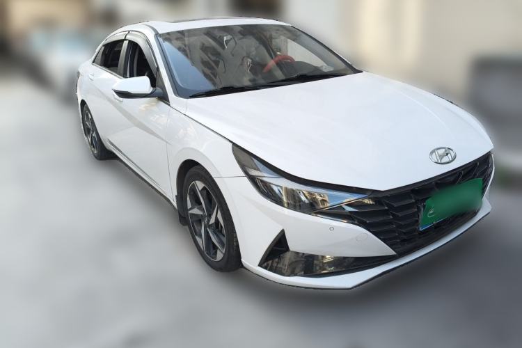 Used Hyundai Elantra 2021 1.5L CVT GLX Elite Edition Front Right 45 Deg