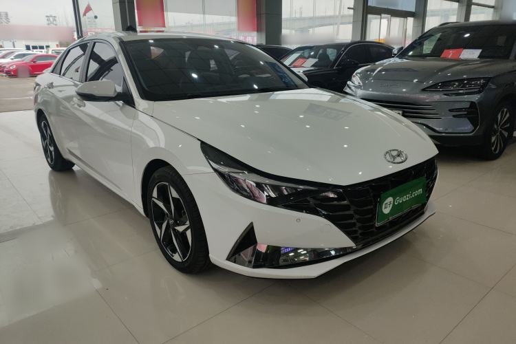 Used Hyundai Elantra 2021 1.5L CVT LUX Prestige Edition Front Right 45 Deg