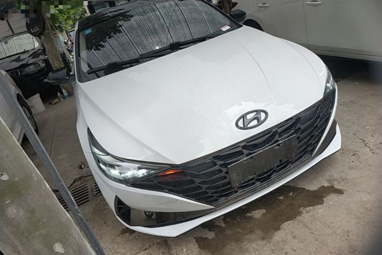 Used Hyundai Elantra 2021 1.5L CVT LUX Prestige Edition Front Right 45 Deg