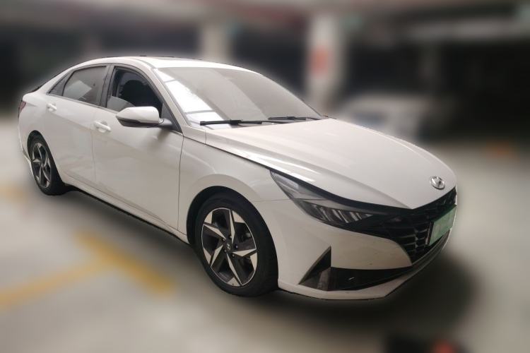 Used Hyundai Elantra 2021 1.5L CVT LUX Prestige Edition Front Right 45 Deg