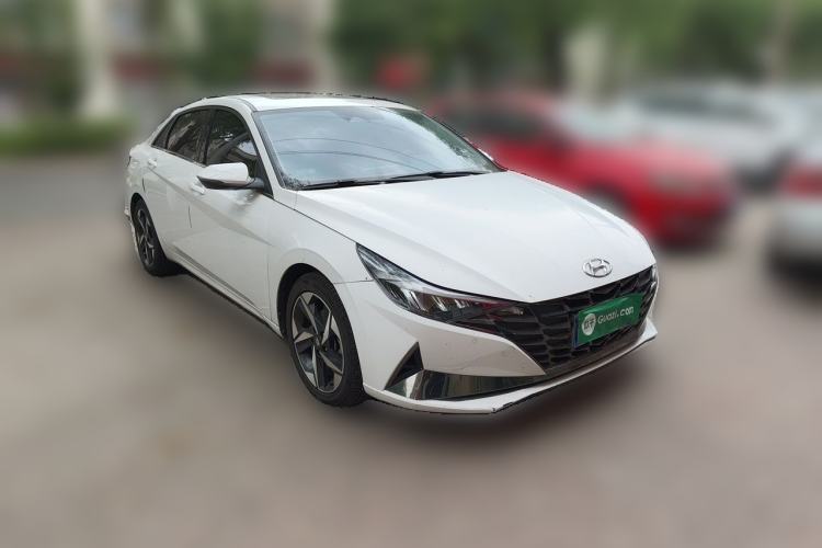Used Hyundai Elantra 2021 1.5L CVT LUX Prestige Edition Front Right 45 Deg